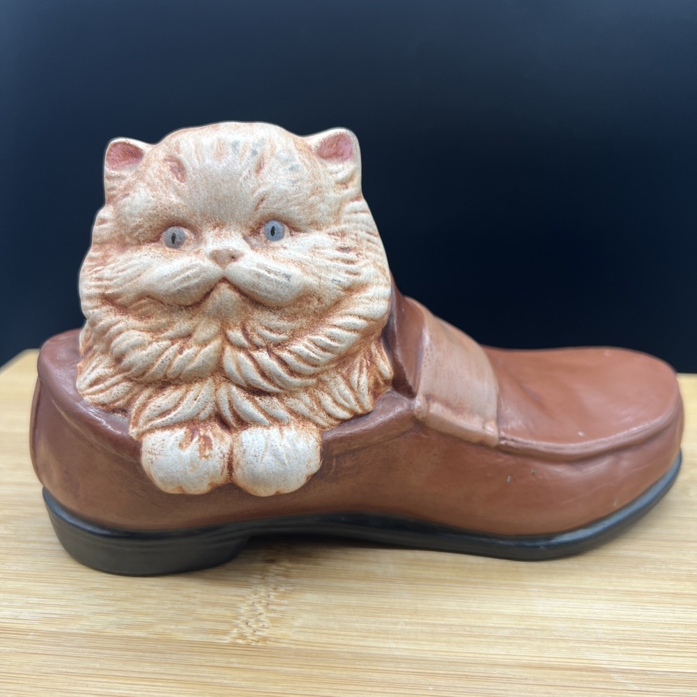 1977 Vintage Albertas Molds Ceramic White Cat in a Shoe in Chalk Ware Signed - Picture 1 of 11